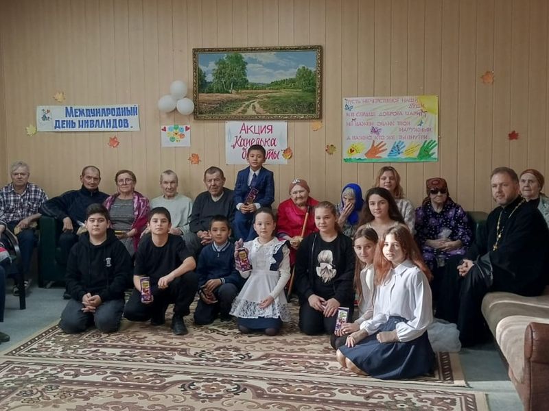 Учащиеся Усьманской школы посетили дом престарелых