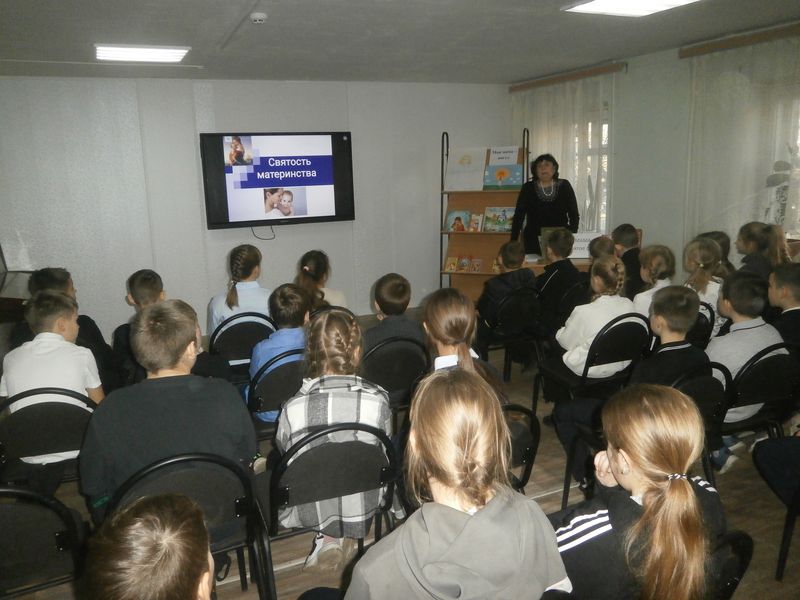 Уроки «Святость материнства»: школьники Донецка поговорили о самом главном 