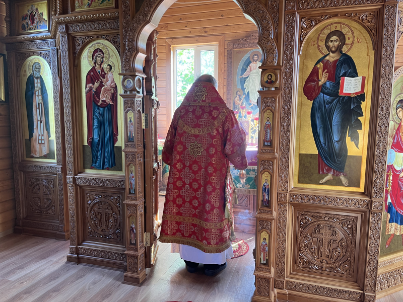 Преосвященнейший Симон совершил Божественную литургию в храме преподобного Сергия Радонежского города Шахты