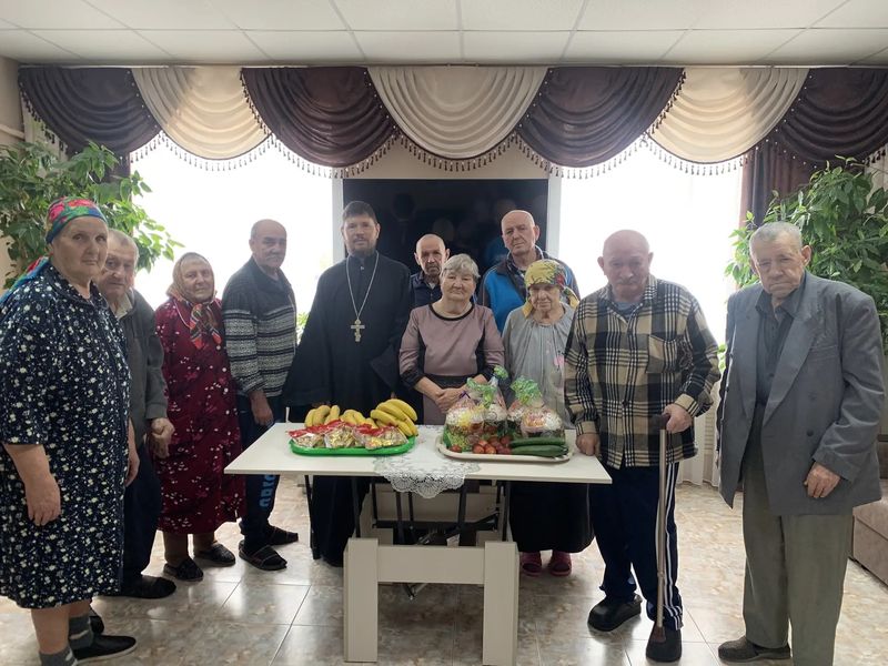 В дни Светлой седмицы священник совершил пастырский визит в дом престарелых хутора Колундаевского