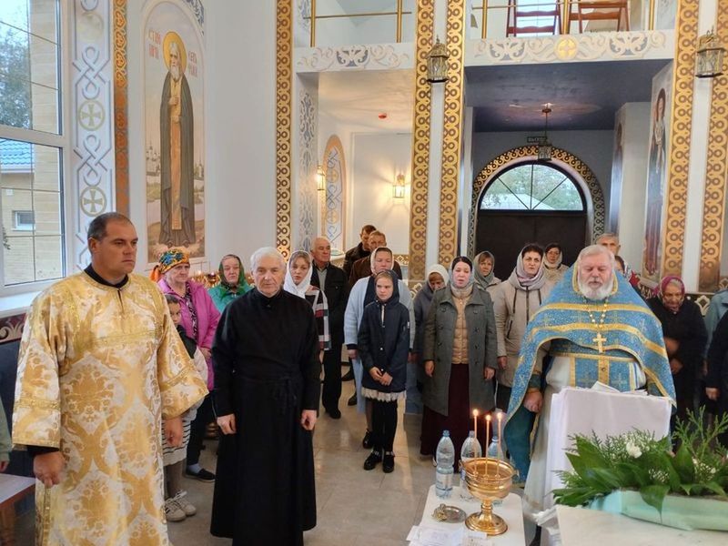 В хуторе Карповка в день Покрова Пресвятой Богородицы прошел первый престольный праздник в новом храме