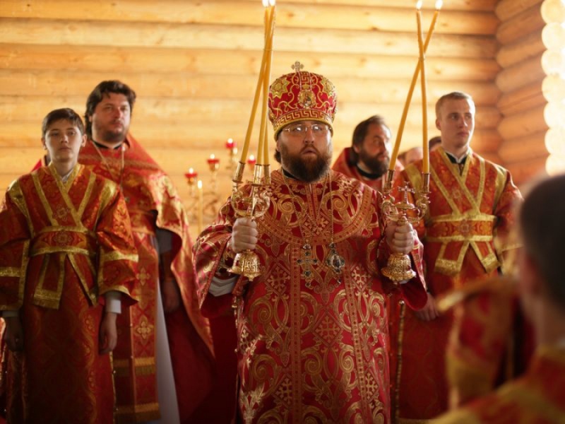 Епископ Шахтинский и Миллеровский Игнатий совершил первую Литургию в строящемся храме цесаревича Алексия