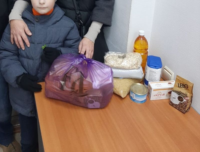 Около 6 000 беженцев получили помощь в гуманитарных центрах Шахтинской епархии, выделенную Союзом молодежи и добровольцев Дона