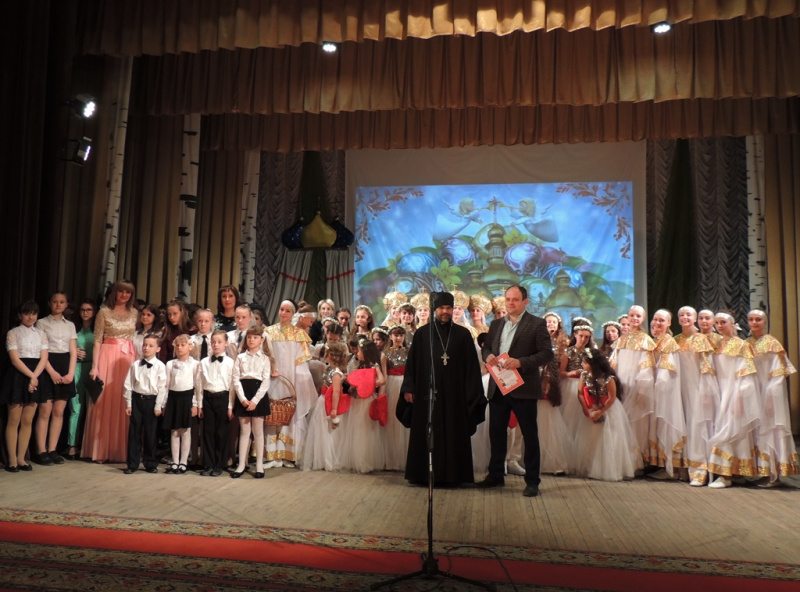 В районном дворце культуры г. Красный Сулин состоялся праздничный концерт «Пасхальный перезвон»