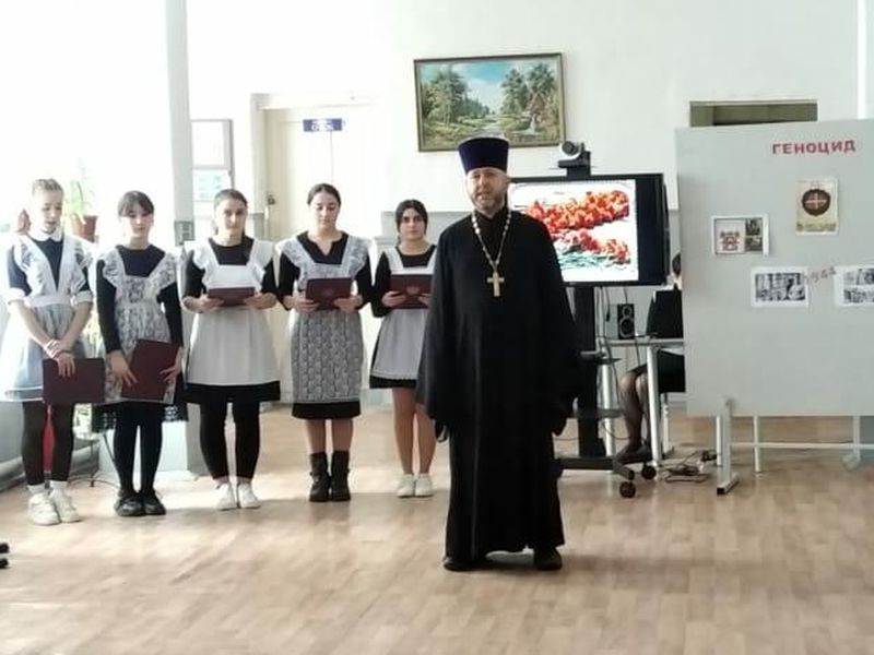 В средней школе поселка Отрадный прошло мероприятие, посвященное дню памяти начала геноцида казачества