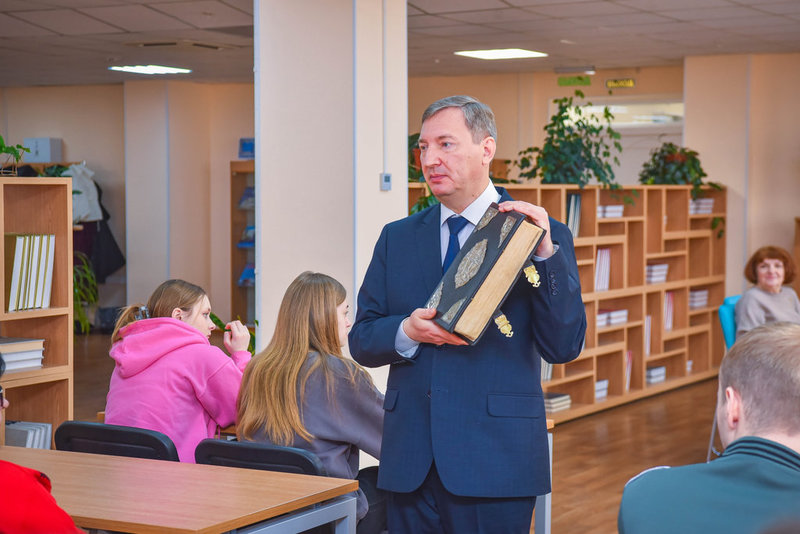 Продолжая творческие коммуникации: епархиальный древлехранитель принял участие в организации и проведении Дня православной книги в Новочеркасском политехе