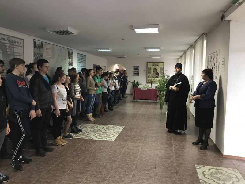 Духовную беседу и молебен в Казачьем Кадетском Техникуме г. Миллерово провел иеромонах Димитрий (Яроцкий)