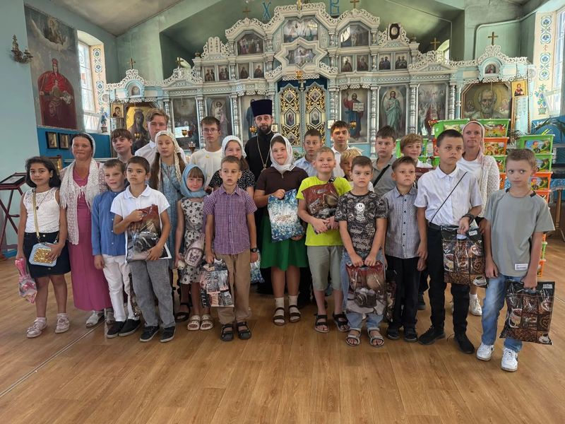 В храме Архангела Михаила поселка Каменоломни подвели итоги благотворительной акции «Соберём детей в школу»