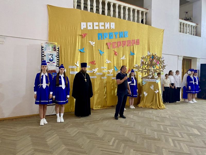 Митинг «Россия против террора» прошел в Каменске-Шахтинском