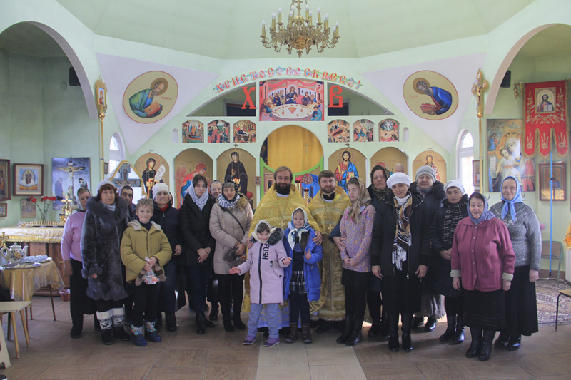 В храме праведного Иоанна Кронштадтского г. Шахты состоялось богослужение с участием детей с ограниченными возможностями и их родителями