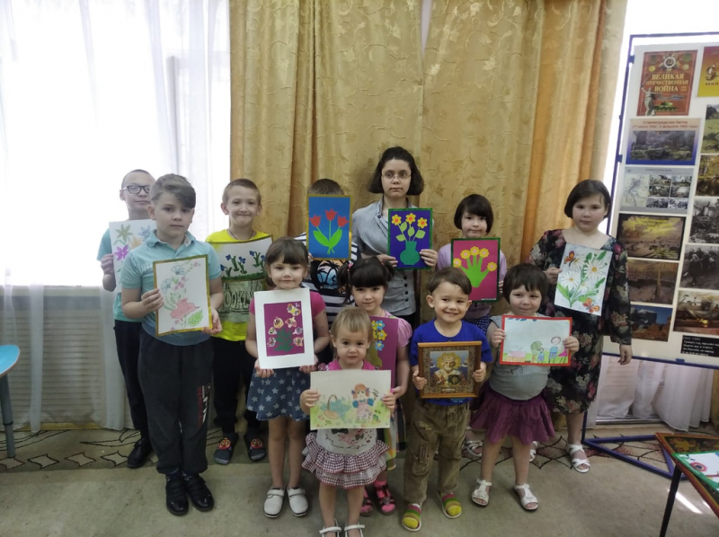 В социальном приюте для детей и подростков Октябрьского района «Огонек» состоялось тематическое занятие, посвященное дню памяти святителя Николая Чудотворца