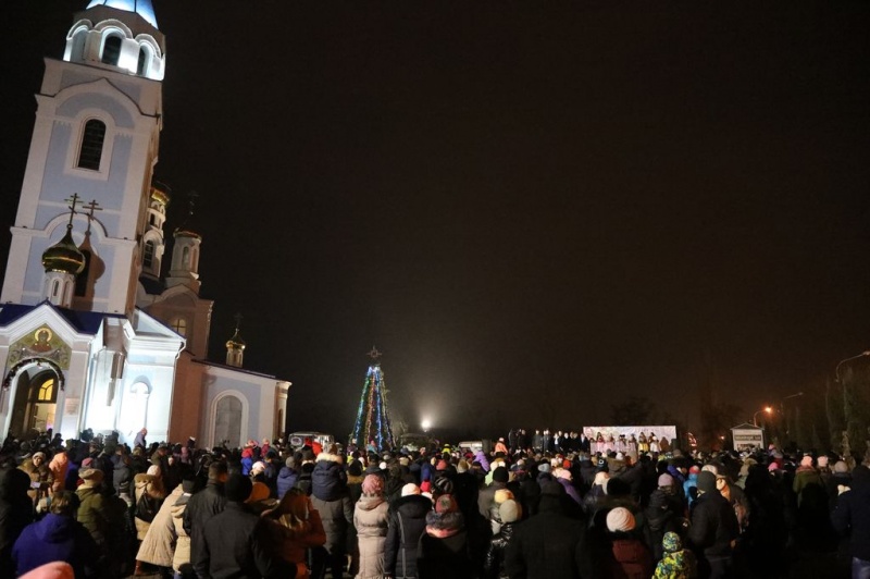 Представление, концерт, подарки и хорошее настроение ожидали горожан в светлые дни Рождества Христова