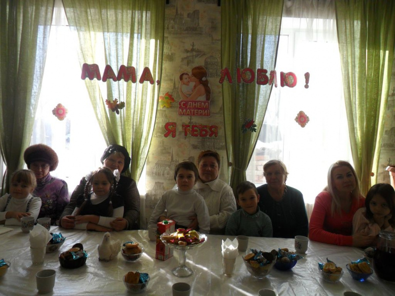 День Матери отпраздновали в учебно-воспитательной группе «Светоч» при храме святой Блаженной Матроны Московской