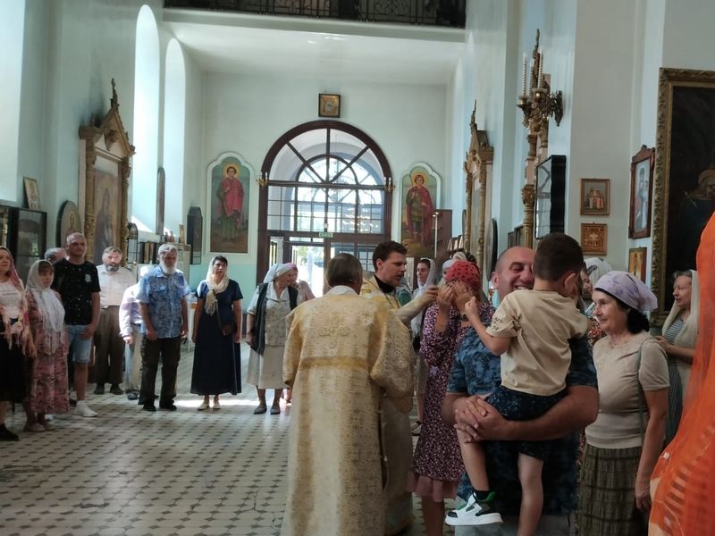 Настоятель Свято-Успенского храма отслужил молебен на начало учебного года