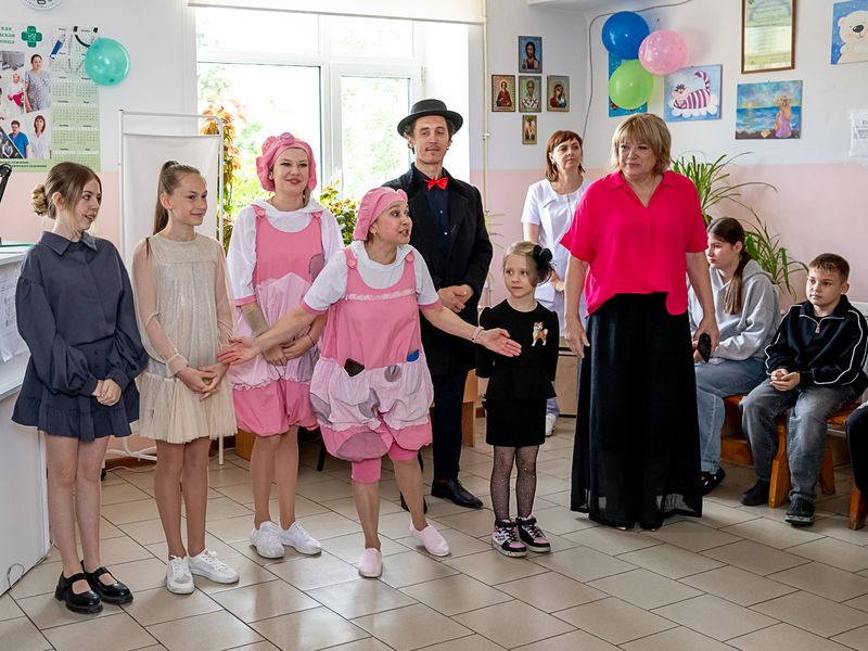 «Больничный театр» выступил перед юными зрителями в Международный День защиты детей