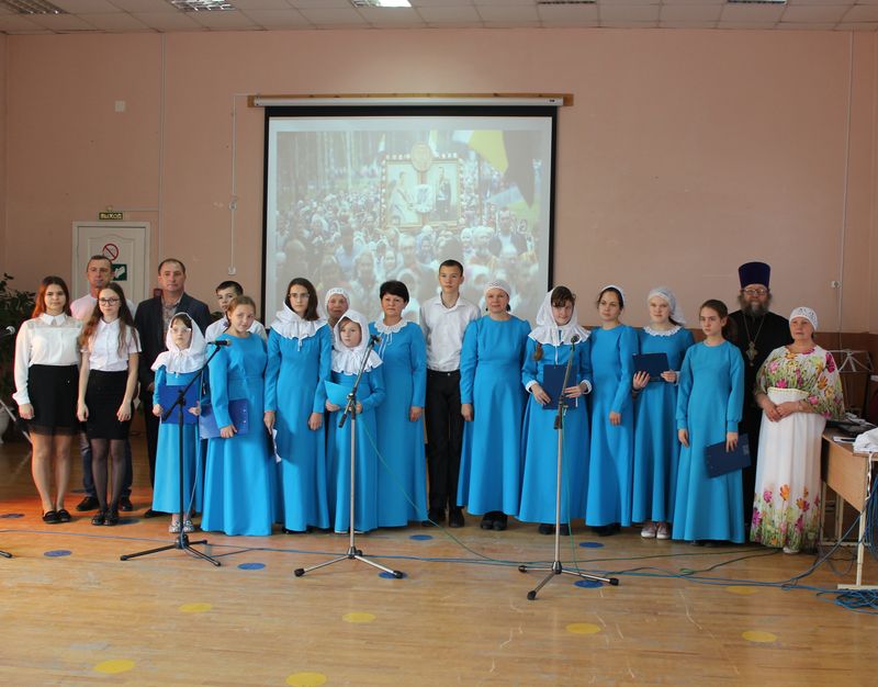 Педагоги и учащиеся воскресной школы Свято-Никольского храма ст. Обливской совместно с педагогами ОСШ № 1 подготовили литературно-музыкальную композицию «Любовь сильнее смерти», посвященную царской семье