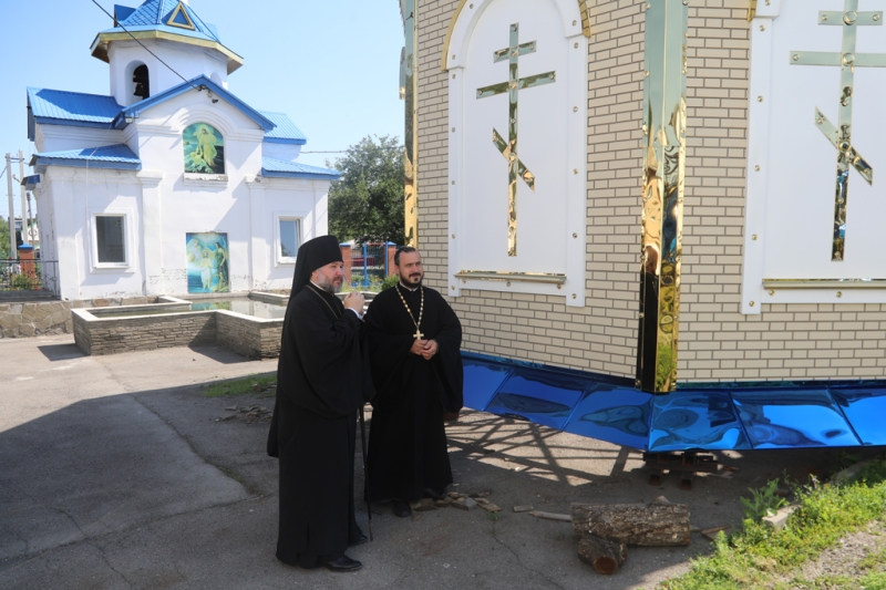 Преосвященнейший епископ Симон совершил Божественную литургию в приделе Почаевской иконы Божией Матери храма святителя Николая города Новошахтинска