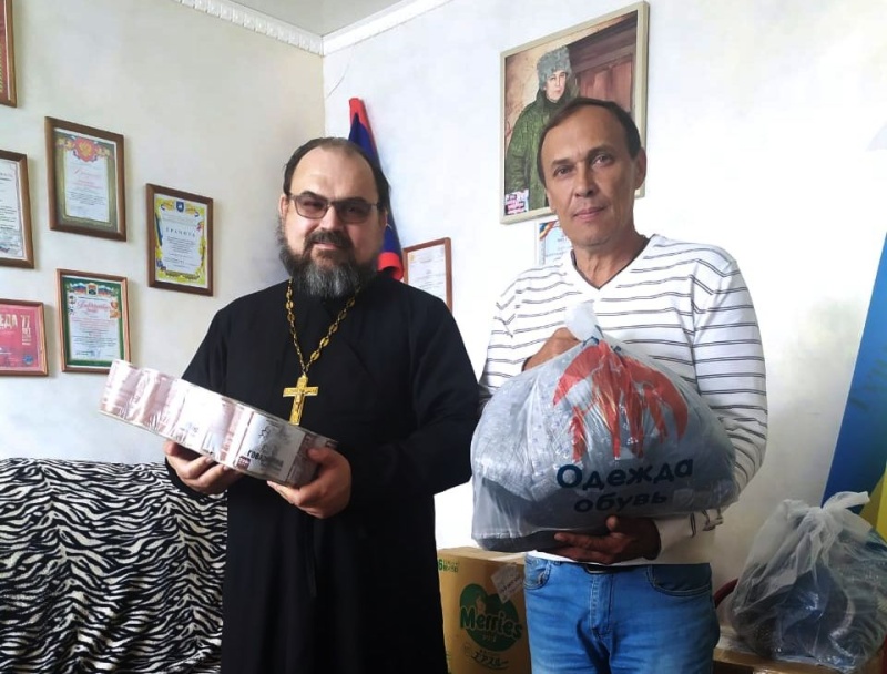 Духовник Донецкого округа ВКО ВВД доставил гуманитарную помощь для казачьих добровольческих отрядов, собранную приходами трех епархий Русской Православной Церкви