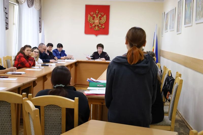 Участие сестры милосердия Донского храма в комиссии по делам несовершеннолетних при Администрации Новошахтинска.