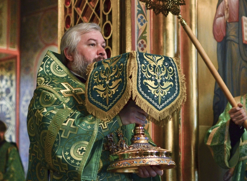 В день памяти прп. Сергия Радонежского епископ Симон с архипастырями Церкви совершил Божественную литургию в Гефсиманском скиту Свято-Троицкой Сергиевой Лавры