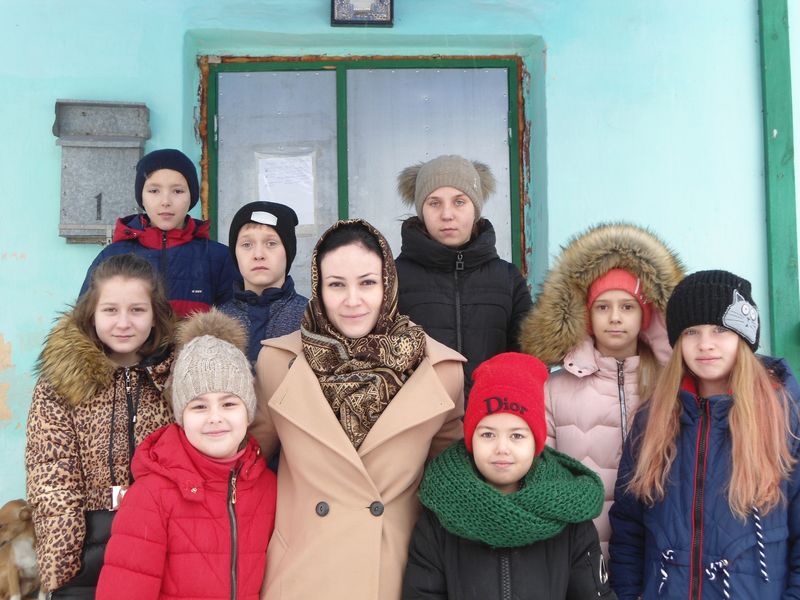 Директор воскресной школы «Радость» провела с детьми беседу на тему «в жизни главное – это искренняя любовь»