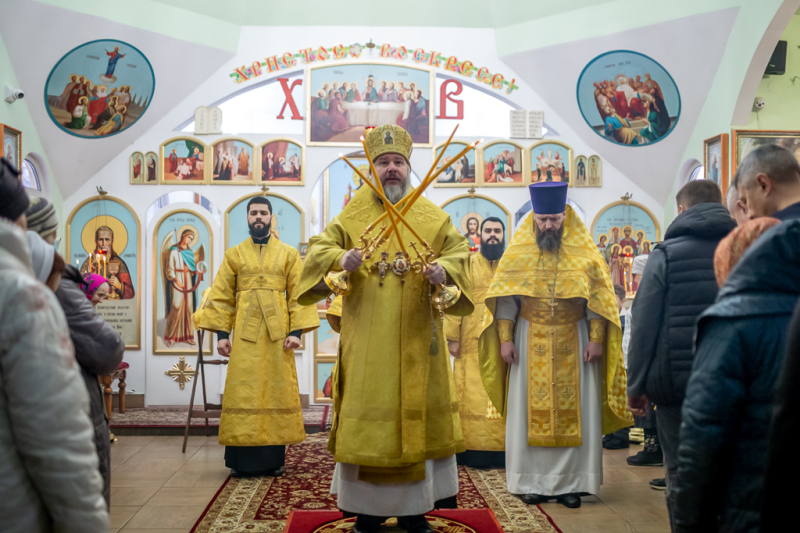 Епископ Симон с архипастырским визитом посетил приход в честь праведного Иоанна Кронштадтского города Шахты