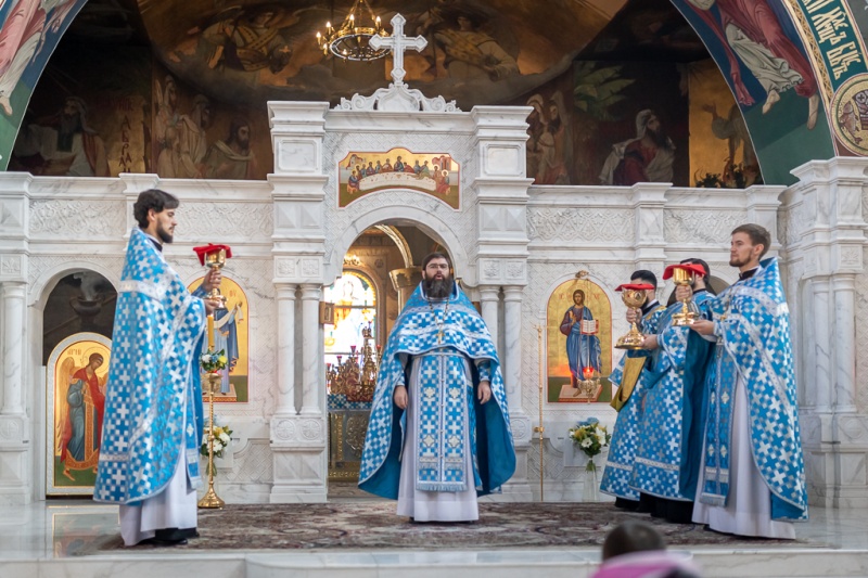 Праздник Покрова Пресвятой Богородицы отметили в кафедральном соборе Шахтинской епархии