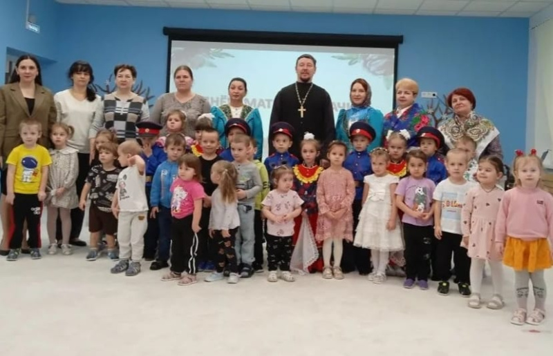 В Вешенском детском саду прошел праздник «День матери-казачки»