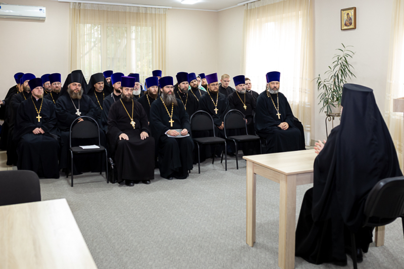 Развитие Патриаршей программы изучения Библии «Исследуйте Писание» обсудили в Шахтинской епархии