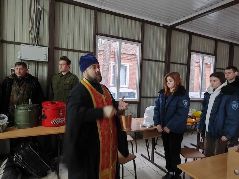 Сборы конных казачьих дружин в Миллеровском районе открылись молитвой и пасхальным поздравлением