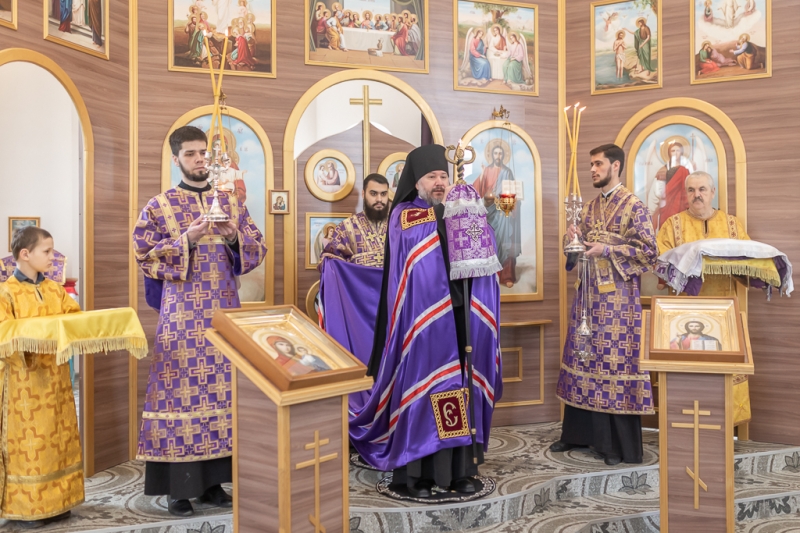 В поминальную субботу Преосвященнейший епископ Симон совершил Божественную литургию в храме святого благоверного князя Александра Невского в городе Шахты
