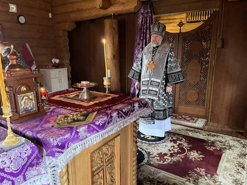 С архипастырским визитом Преосвященнейший епископ Симон посетил приход святого апостола Андрея Первозванного в мкр. Лиховской города Каменск-Шахтинский