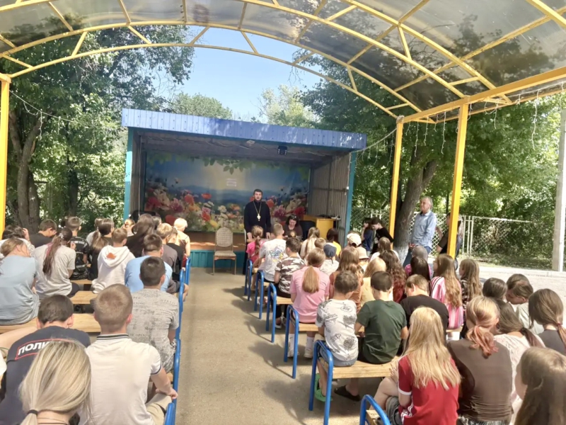 Духовно-нравственная беседа священника с детьми станицы Боковской 