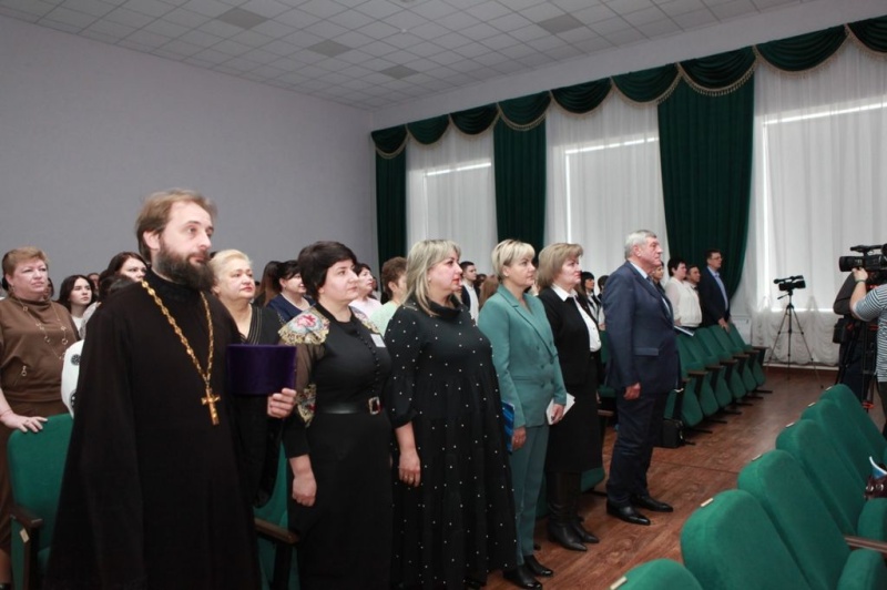 В Октябрьском районе торжественно открыли Год педагога и наставника