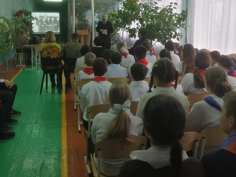 В Волченской СОШ прошел урок мужества, посвящённый дню героя России