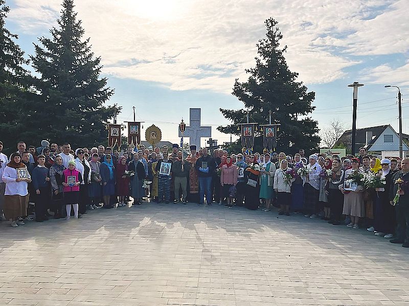Крестный ход к поклонному кресту в день 80-летия Великой Победы