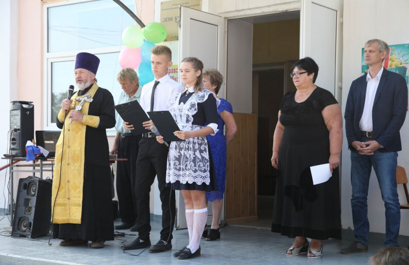 Во всех школах Октябрьского района состоялась традиционная торжественная линейка, посвященная началу нового учебного года