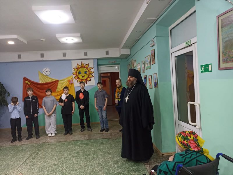 В Шахтинском пансионате для престарелых и инвалидов прошло пасхальное представление