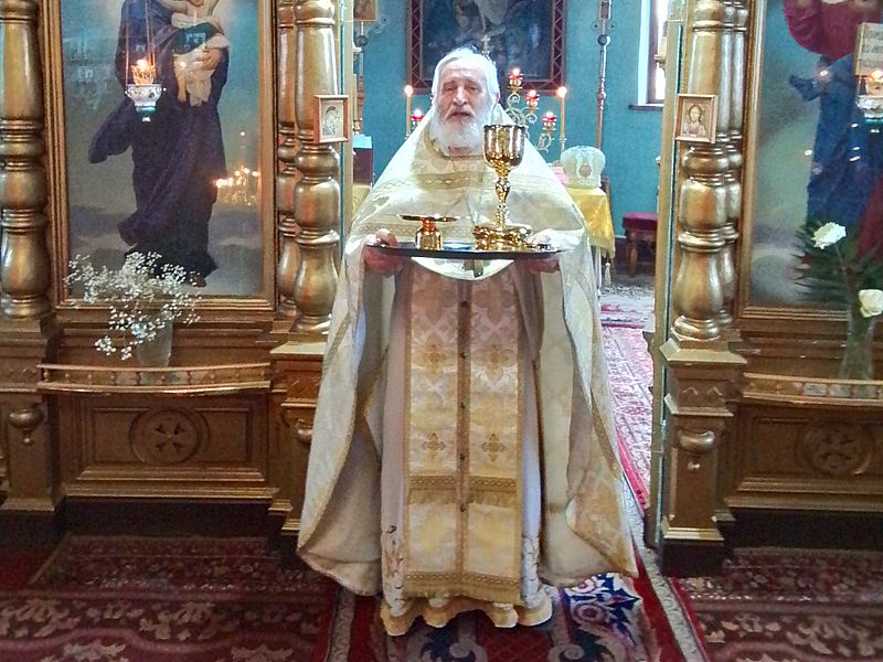 Приход Вознесения Господня города Шахты приобрёл в дар епархиальному Покровскому монастырю евхаристический набор и комплект священнического облачения