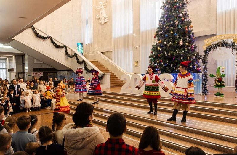 Губернаторская рождественская ёлка собрала одаренных детей Ростовской области