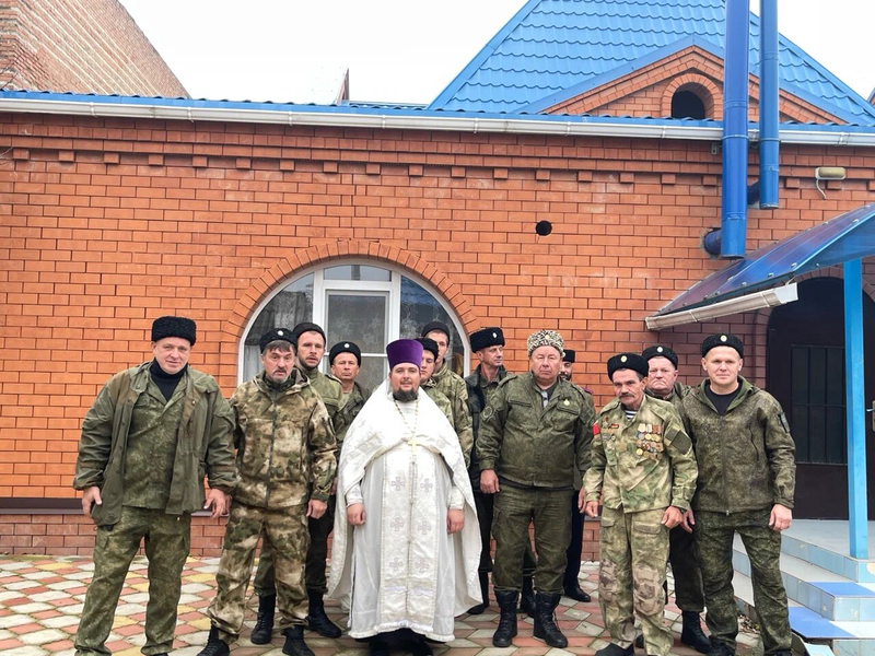 В хуторе Ёлкине молитвенно отметили престольный праздник храма Архистратига Михаила