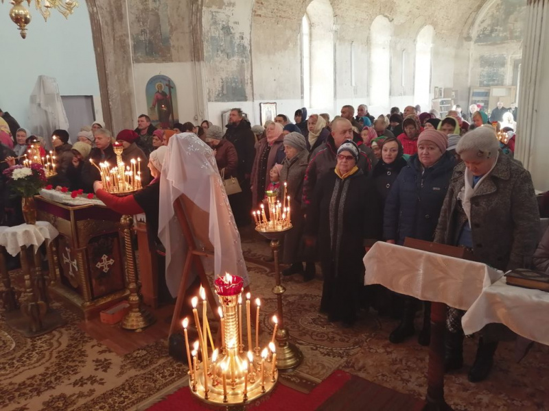 В Михайло-Архангельском храме слободы Позднеевки отметили престольный праздник