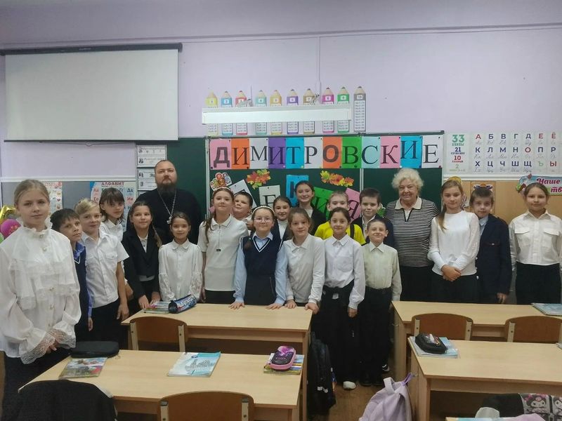 В казачьей школе №22 прошли Димитриевские чтения, посвящённые духовно-нравственному воспитанию младших школьников