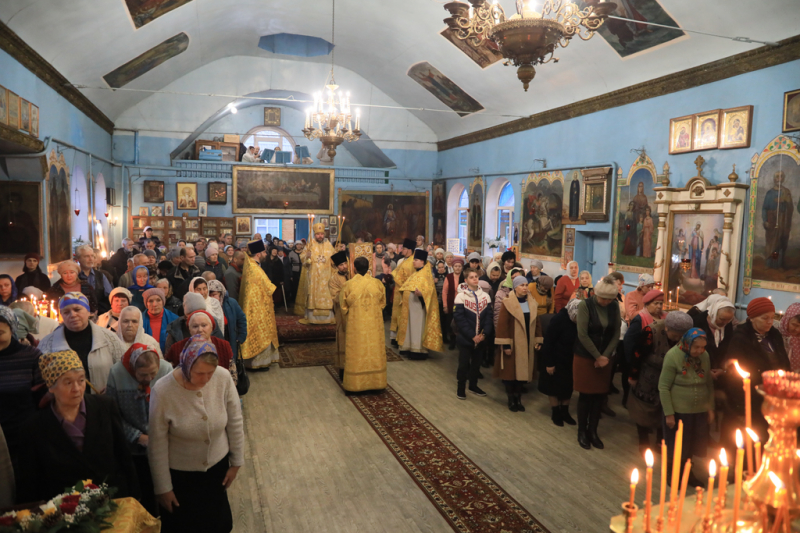 В престольный день Преосвященнейший епископ Симон возглавил праздничное богослужение в храме святителя Николая Чудотворца города Шахты