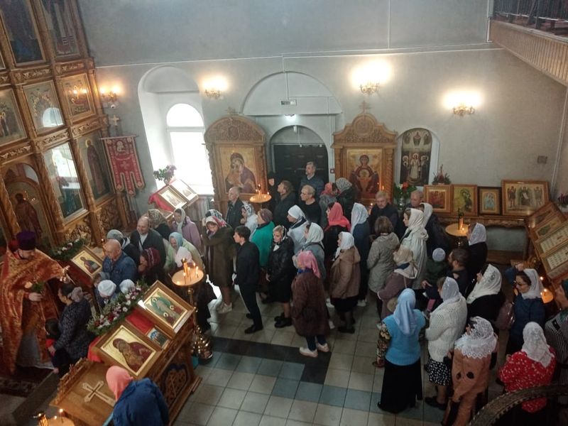 Чествование  прихожанок Донского храма в честь дня святых  жен-мироносиц