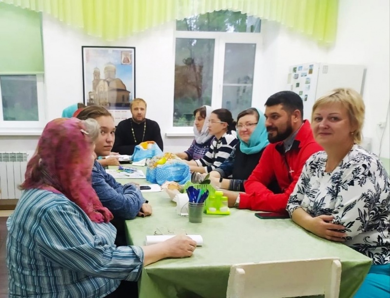 В сентябре в Свято-Пантелеимоновском храме г. Гуково по благословению настоятеля храма иерея Леонида Зацепилина состоялся педсовет.