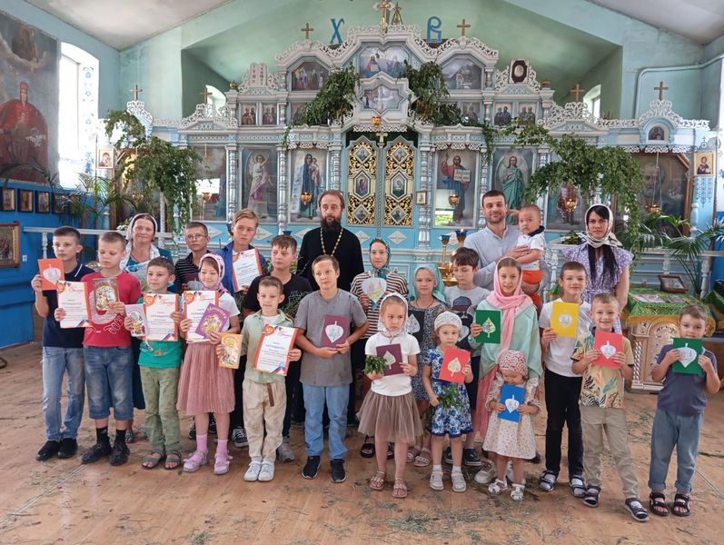 В воскресной школе «Благовест» прошло тематическое занятие «Здравствуй, Троица Святая!»