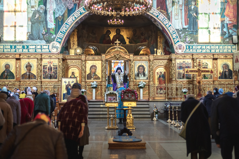 Накануне праздника Благовещения Пресвятой Богородицы Преосвященнейший епископ Симон совершил всенощное бдение в Покровском кафедральном соборе г. Шахты