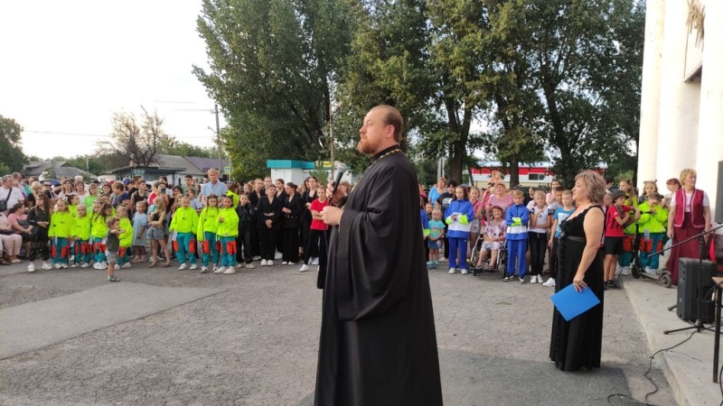 С днем города новошахтинцев поздравил протоиерей Роман Амплеев