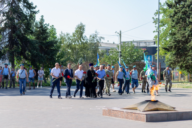 Благочинный приходов Александровск-Грушевского округа иерей Александр Теличкин принял участие в памятном собрании, посвященном Дню Воздушно-десантных войск